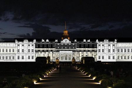 Schlossfestspiele in Karlsruhe: Das Barockschloss wird zur Riesenleinwand