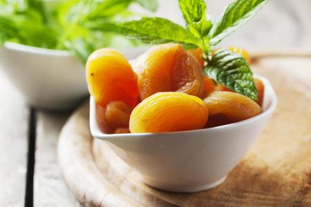 Vor allem für Süßmäuler sind sie der ideale Snack: Getrocknete Aprikosen! 40 g haben exakt 100 Kalorien.