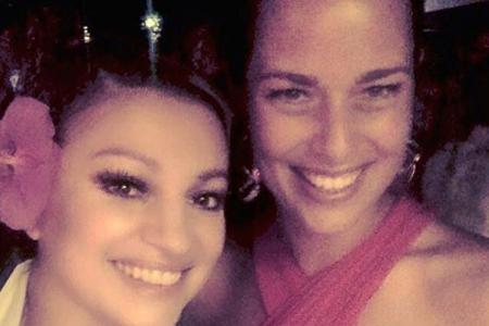 Ana Ivanovic im roten Kleid bei ihrer Hochzeitsparty mit der kroatischen Sängerin Nina Badric Ana Ivanovic im roten Kleid bei ihrer Hochzeitsparty mit der kroatischen Sängerin Nina Badric
