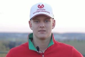 Mick Schumacher kickt für die gute Sache - bei Schumi-Benefiz
