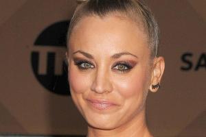 Kaley Cuoco entschuldigt sich für Hunde-Foto