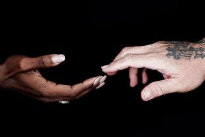 "Hands": 24 Stars singen einen Song für Orlando