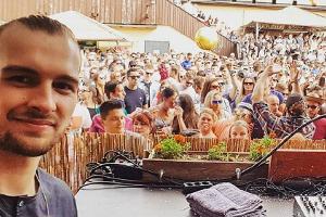 Eric Stehfest kann von Musik und Tanz offenbar nicht mehr lassen