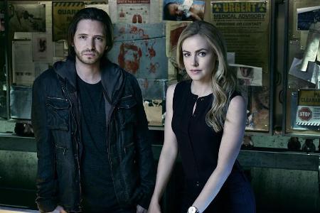 James Cole (Aaron Stanford) und Dr. Cassandra Railly (Amanda Schull) aus 