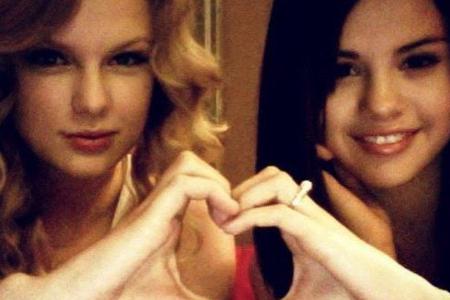 Taylor Swift und Selena Gomez verbindet eine langjährige, innige Freundschaft Taylor Swift und Selena Gomez verbindet eine langjährige, innige Freundschaft