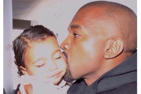 Selfie-Queen Kim Kardashian (34) überlässt gelegentlich auch einmal ihren Liebsten das Feld auf ihrem Instagram-Account, so ...