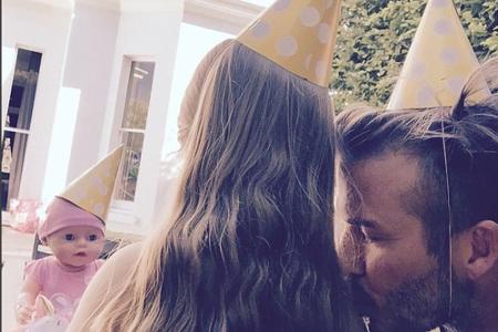 Wenn die Tochter an ihrem Geburtstag mit ihren Puppen Tee trinken möchte, dann ist Papa David Beckham (40) natürlich dabei. ...