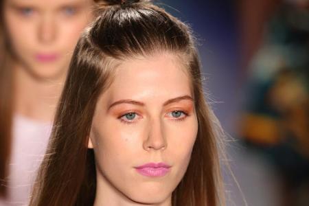 Lidschatten in Bonbonfarben, knallige Statement-Lippen oder doch lieber ein natürliches Make-up: Das sind die Beauty-Trends ...