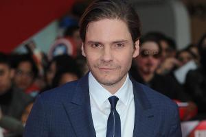 "Entebbe": Daniel Brühl spielt einen Terroristen