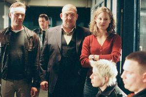 "Tatort: Odins Rache": Max Ballauf (Klaus J. Behrendt, l.), und Freddy Schenk (Dietmar Bär) befragen zwei rechtsradikale Jug...