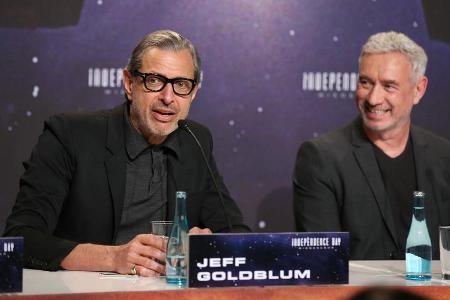 Jeff Goldblum (l.) und Roland Emmerich bei der Pressekonferenz zu Jeff Goldblum (l.) und Roland Emmerich bei der Pressekonferenz zu