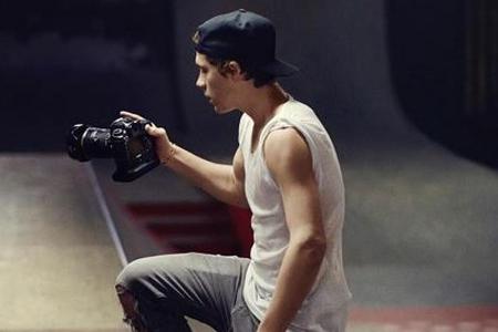 Brooklyn Beckham hat sein Talent als Fotograf beim Burberry-Shooting unter Beweis gestellt Brooklyn Beckham hat sein Talent als Fotograf beim Burberry-Shooting unter Beweis gestellt