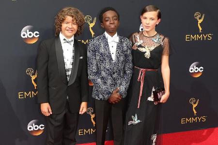 Mini-Fashionstars auf dem roten Teppich der Emmy-Verleihung: Gaten Matarazzo, Caleb McLaughlin und Millie Bobby Brown (von l... Mini-Fashionstars auf dem roten Teppich der Emmy-Verleihung: Gaten Matarazzo, Caleb McLaughlin und Millie Bobby Brown (von l...