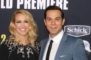 Anna Camp und Skylar Astin haben geheiratet