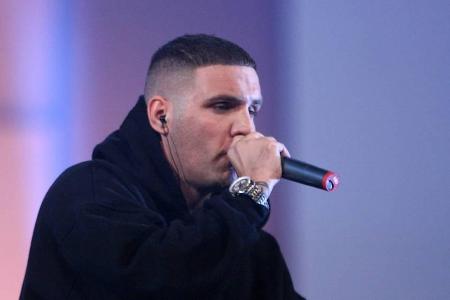 Fler stürmt an die Spitze der Charts Fler stürmt an die Spitze der Charts