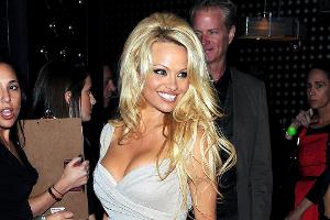 Pamela Anderson beschreibt "gefährliche Suchtwirkung" von Pornos