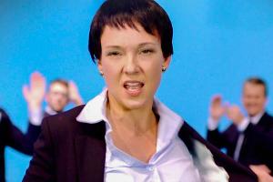 "PussyTerror TV": Carolin Kebekus als AfD-Wahlhelferin