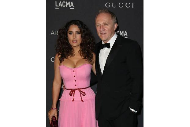 ...aufzufallen. Am Wochenende erschien die Schauspielerin an der Seite ihres Ehemanns François-Henri Pinault in Los Angeles ...