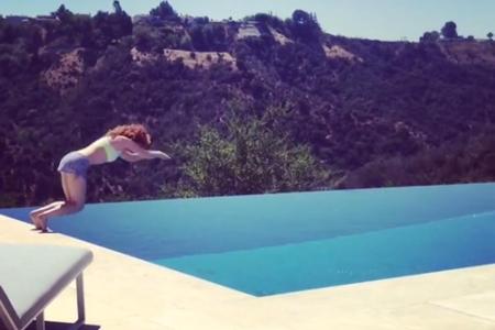 Schauspielerin Kathy Griffin übt lieber noch etwas im Pool. Sicher ist sicher.