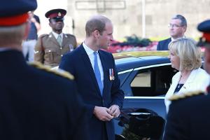 Prinz zum Anfassen: William schüttelt Düsseldorfern die Hände