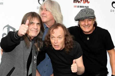 Angus Young (3.v.l.) weiß noch nicht, wie es mit AC/DC weitergeht.