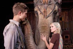 "Wasser für die Elefanten": Jacob (Robert Pattinson) und Marlena (Reese Witherspoon) verlieben sich ineinander, doch ihre Ro...