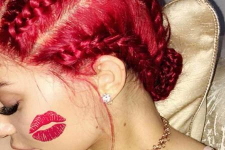 Kylie Jenner strahlt an ihrem 19. Geburtstag in Feuerrot