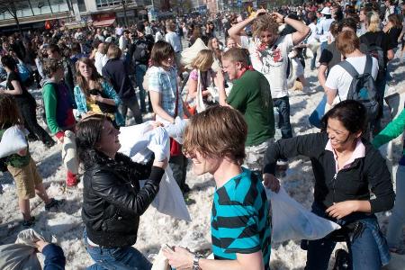 Pure Freude - eine Kissenschlacht in Frankfurt am Main