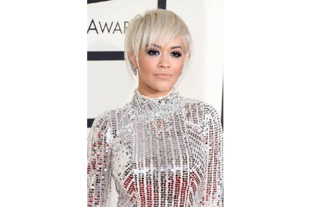 ...Frisuren. Den kurzen Pixie-Cut zeigte sie bereits Anfang dieses Jahres auf der Verleihung der Grammy Awards in Los Angele...