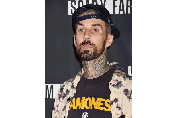 ...übrigens mit Blink 182-Drummer Travis Barker. Ob die beiden allerdings noch immer zusammen sind, ist fraglich. Im Septemb...