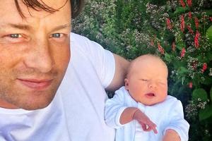 Jamie Oliver postet erstes Vater-Sohn-Selfie