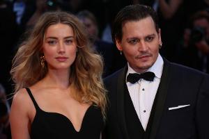 Schnitt sich Johnny Depp aus Eifersucht eine Fingerkuppe ab?