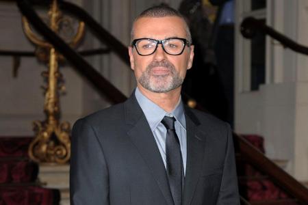 George Michael (52) kann ein Lied über seine Toilettenskandale singen. Am peinlichsten war es für ihn 1998, als er auf dem s...