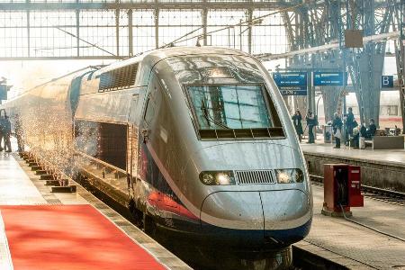 TGV im Bahnhof