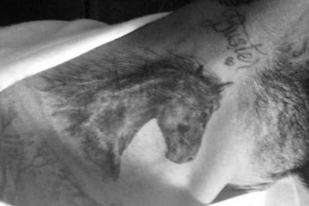 David Beckhams neues Tattoo ist ein Pferdekopf.