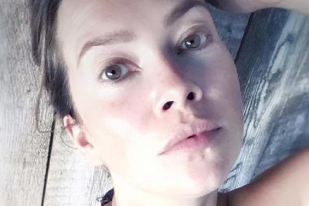 Ende Juli posierte Laura Osswald noch im Bikini. Nun ist klar, warum das Bild ihren Bauch nicht zeigte... Ende Juli posierte Laura Osswald noch im Bikini. Nun ist klar, warum das Bild ihren Bauch nicht zeigte...