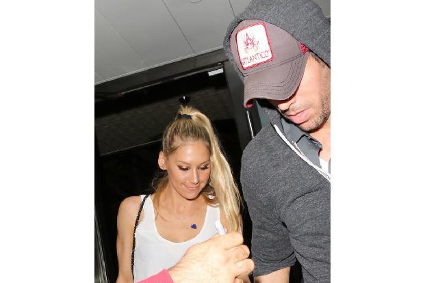 ...gehen hingegen Enrique Iglesias und Anna Kournikova mit ihrer Beziehung um. Im Jahr 2001 lernten sie sich beim Videodreh ...