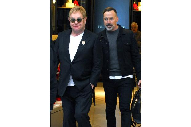 ...Elton John und David Furnish behaupten. Das Paar verliebte sich im Jahr 1993, ganze zwölf Jahre später ließen sie ihre Pa...