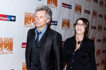 ...Rockstars so gar nicht vorstellen - trotzdem ist es möglich, wie Jon Bon Jovi beweist! Der verliebte sich nämlich bereits...