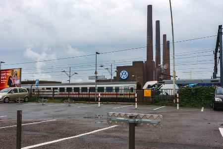 Tatsache: Auf diesem Foto findet sich eine der größten Sehenswürdigkeiten Wolfsburgs - das alte Heizkraftwerk des VW-Werks