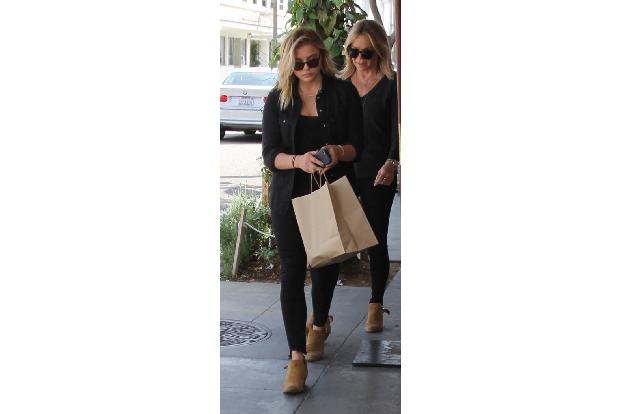...gemeinsam mit ihrer Mutter, der Krankenschwester Teri Duke Moretz, zum Lunch in Beverly Hills ging, hatte ihr Liebster...