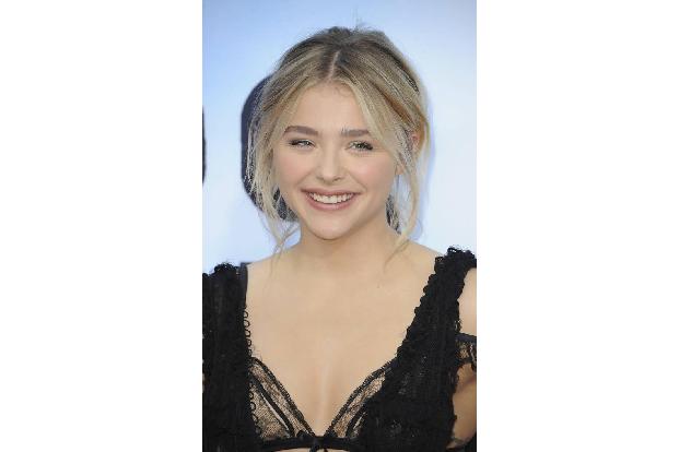 ...Fräulein Moretz, die sich mit Brooklyn einen echt schnuckeligen Fisch an Land gezogen hat? Fakt ist: Chloë kam aus dem St...