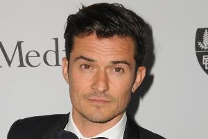 Immerhin trug er eine Kappe: Nackter Orlando Bloom spaltet das Netz