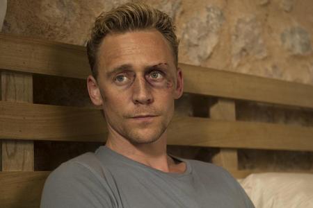 Tom Hiddleston muss als Jonathan Pine in 