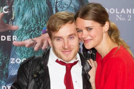 Im August 2015 verlobte sich Samuel Koch mit seiner Schauspiel-Kollegin Sarah Elena Timpe