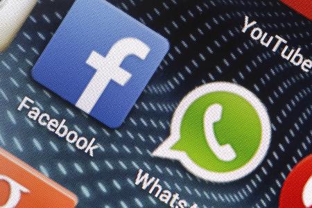 Facebook und WhatsApp rücken künftig in Sachen Datenaustausch näher zusammen Facebook und WhatsApp rücken künftig in Sachen Datenaustausch näher zusammen