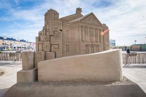 Kunstmeisterwerke aus Sand an Hollands Küste