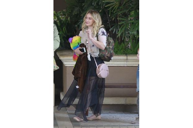 Hilary Duff gönnte sich zum Muttertag offenbar etwas ganz Besonderes - und zwar einen erholsamen Ausflug ins Four Seasons Ho...