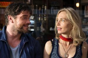 "Sag mir nichts": Martin (Ronald Zehrfeld) und Lena (Ursina Lardi) haben ihre erste heimliche Verabredung