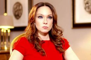 "PussyTerror TV": Carolin Kebekus macht auf Melania Trump